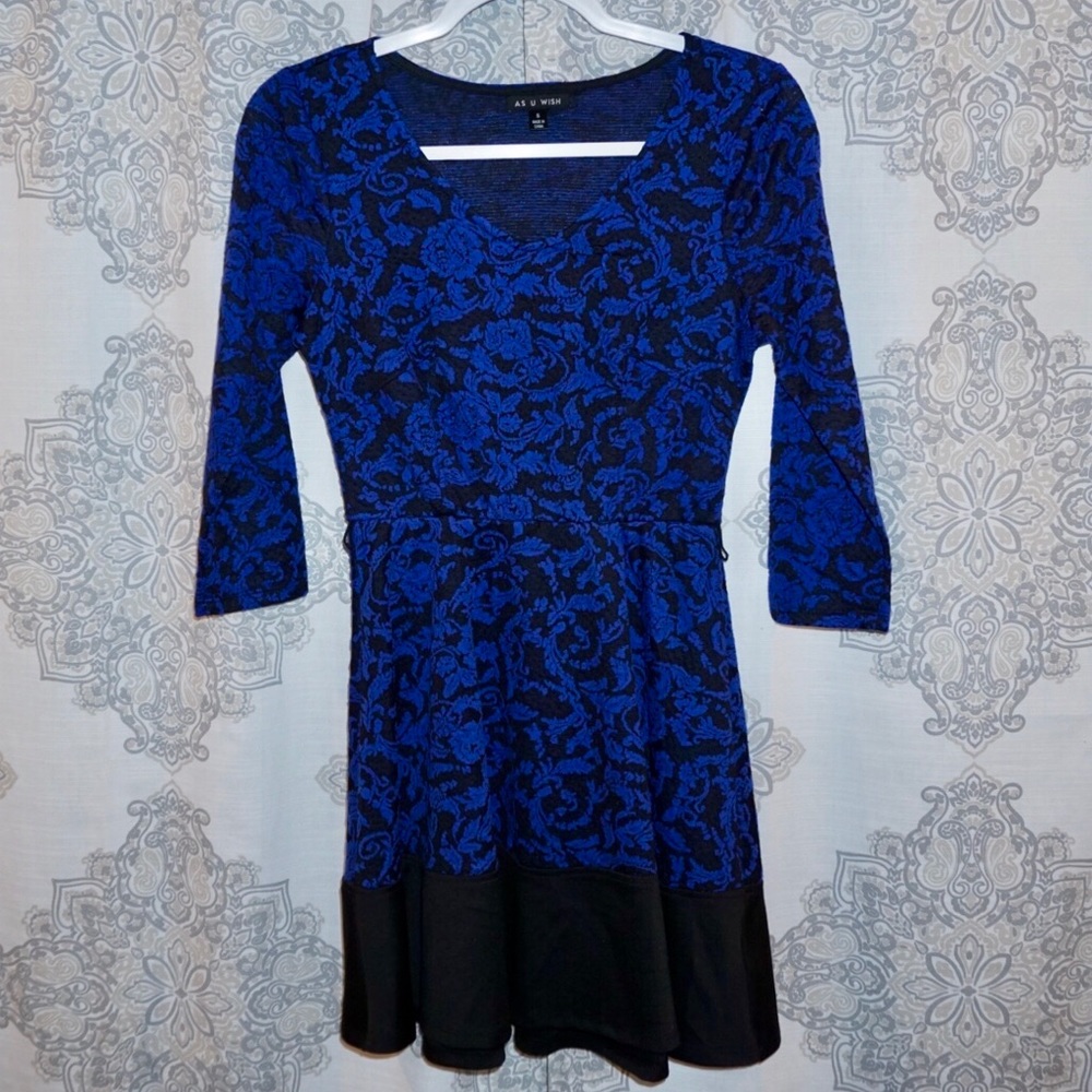 Long-sleeve V-cut blue and black dress